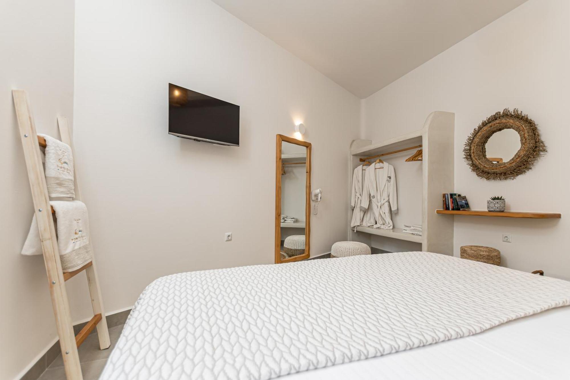 Porto Dema Luxury Suites Schoinoussa Exterior photo