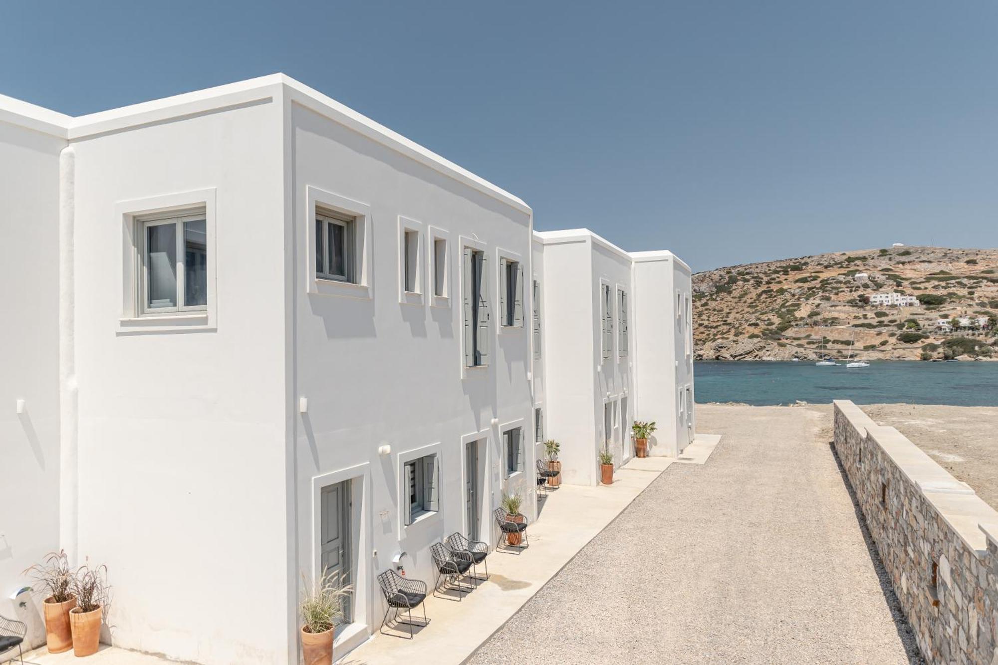Porto Dema Luxury Suites Schoinoussa Exterior photo