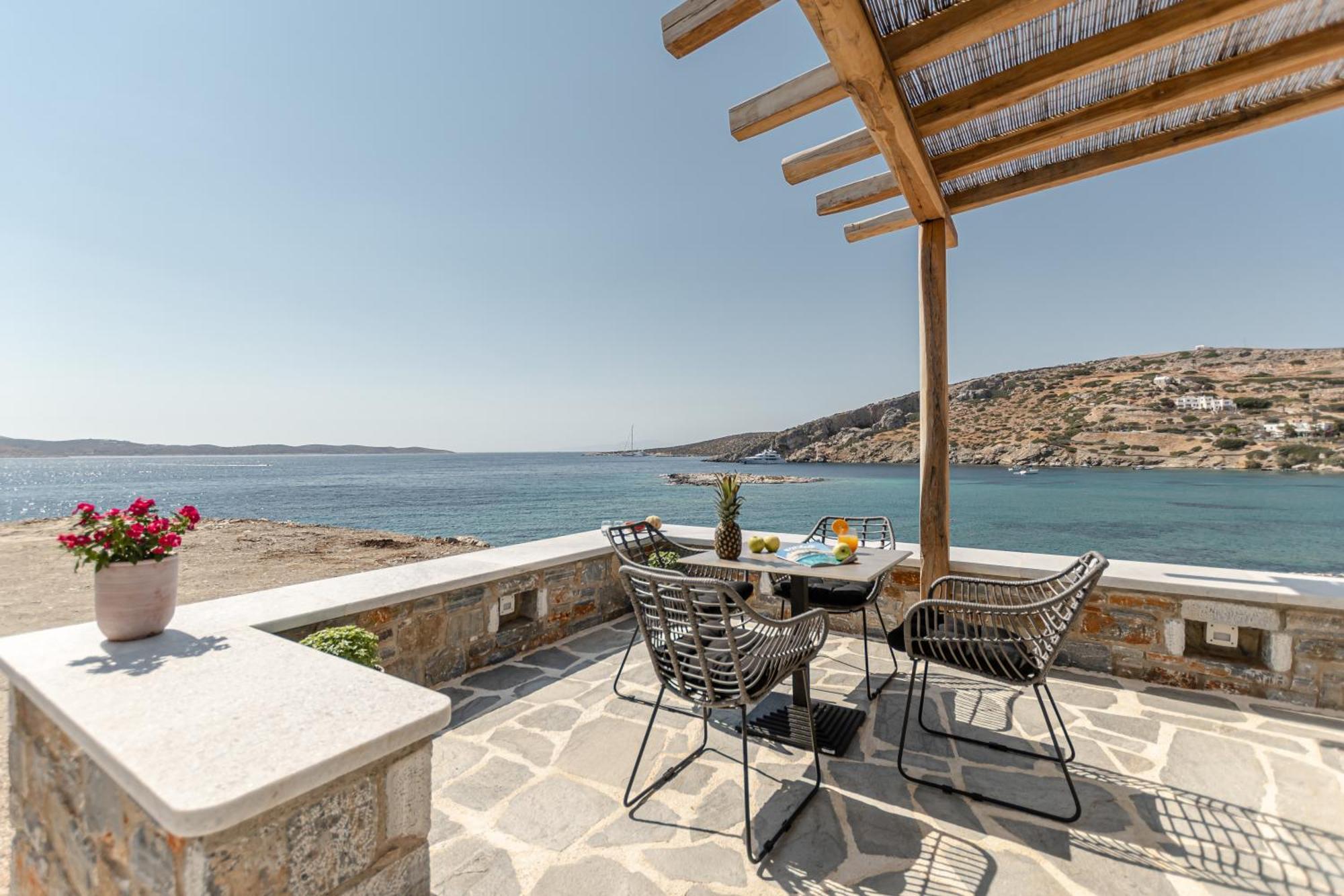 Porto Dema Luxury Suites Schoinoussa Exterior photo
